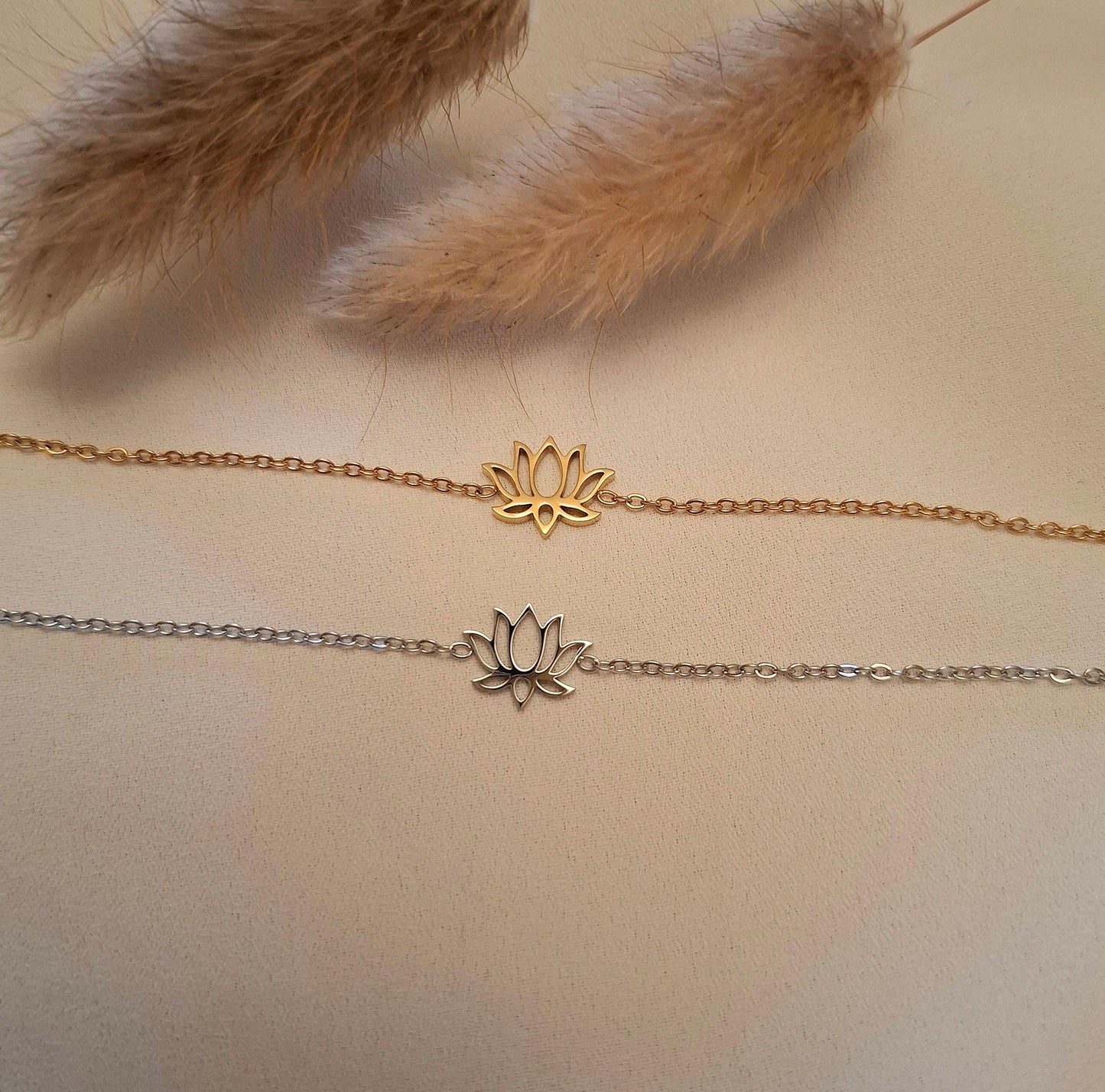 Azalée, bracelet fleur de lotus - Larivieradoree