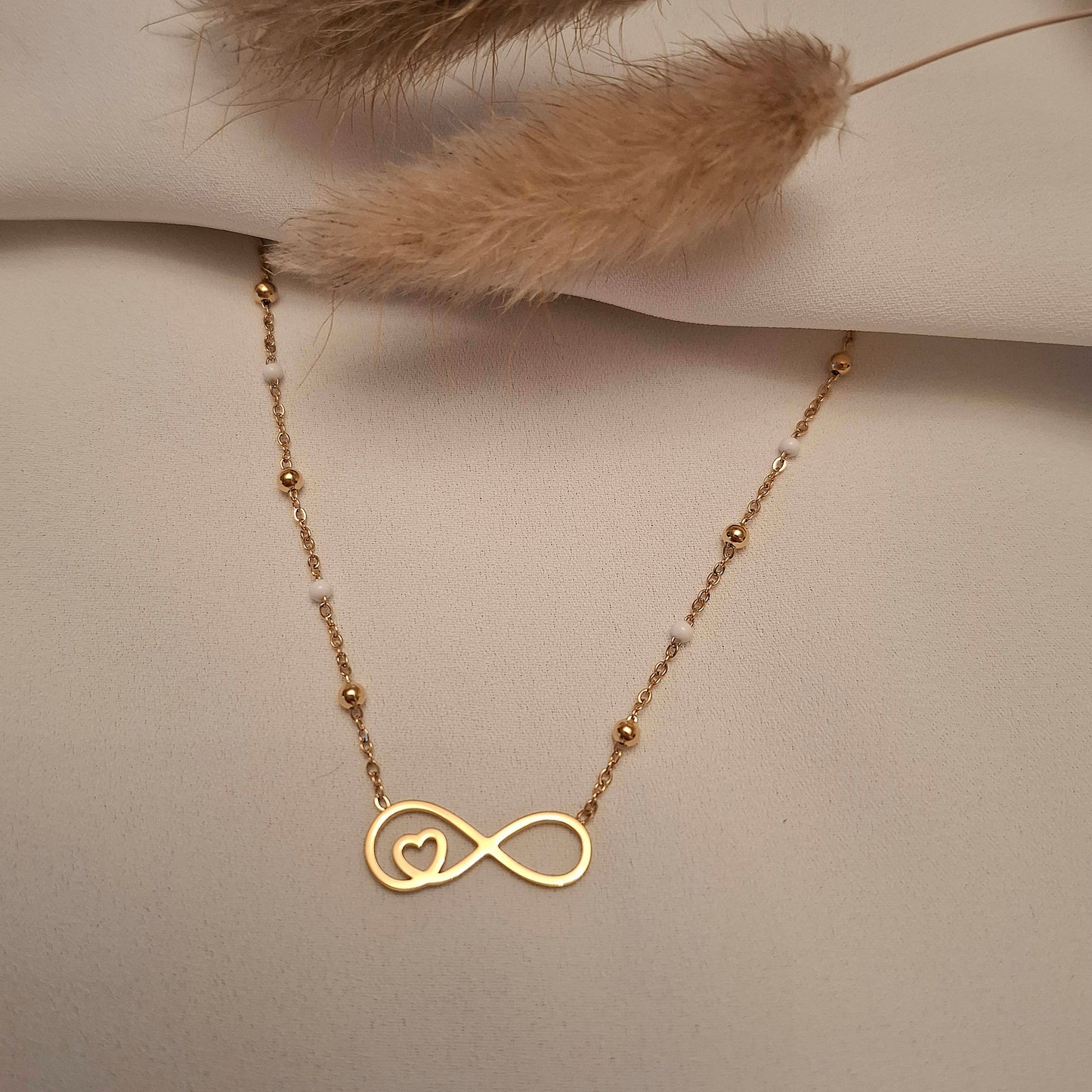 Lyana, collier infini et cœur