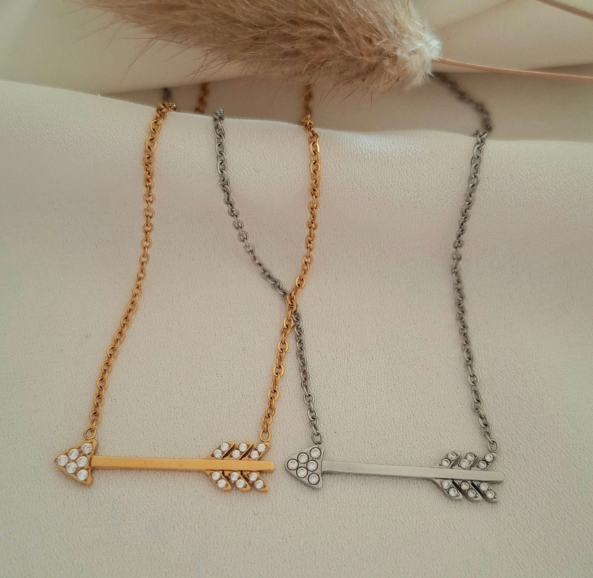 Cupidon/Collier flèche et strass - Larivieradoree 